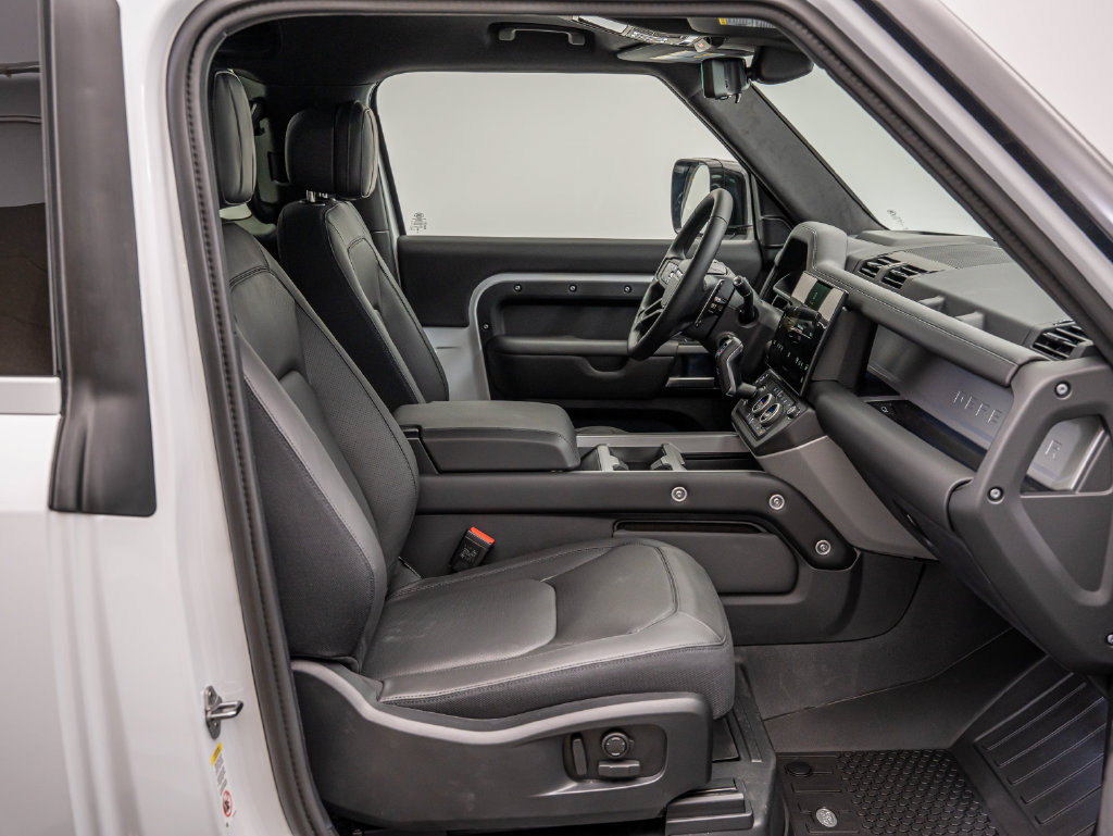 New 2026 Land Rover Defender 90 V8 AWD/4WD image 24