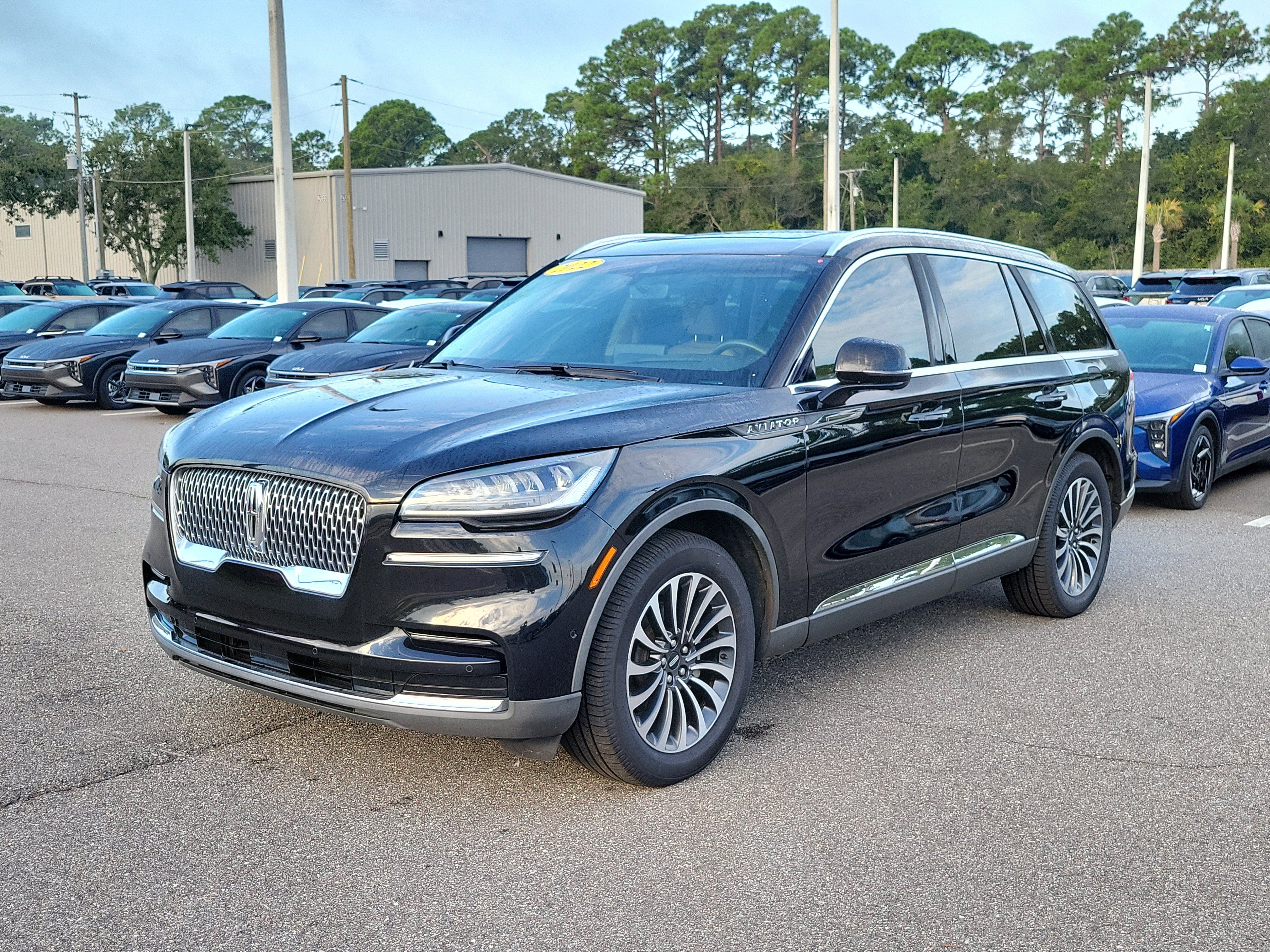 Used 2022 Lincoln Aviator Reserve RWD image 3