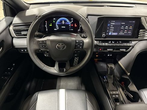 Used 2025 Toyota Camry SE FWD image 11