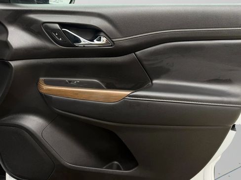 Used 2019 GMC Acadia SLE image 15