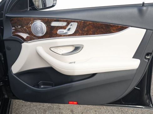 Used 2019 Mercedes-Benz E 300 4MATIC w/ Premium 1 Package image 37