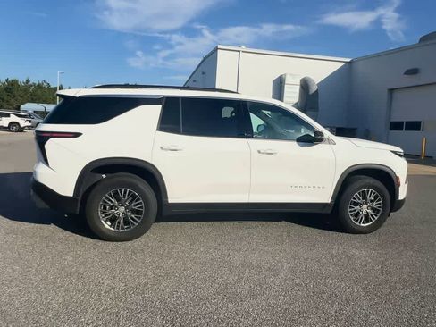 Used 2025 Chevrolet Traverse LT image 9