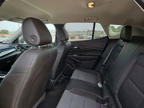 Used 2025 Chevrolet Trax LT image 17