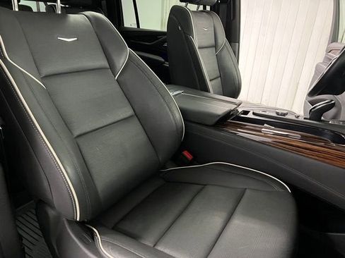 Certified 2024 Cadillac Escalade ESV Premium Luxury w/ Performance Package AWD/4WD image 18