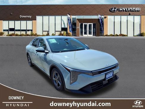 Used 2025 Kia K4 FWD image 3