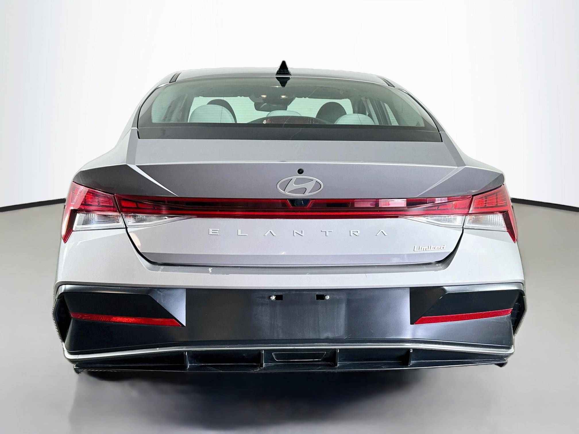 Certified 2025 Hyundai Elantra Limited FWD image 6