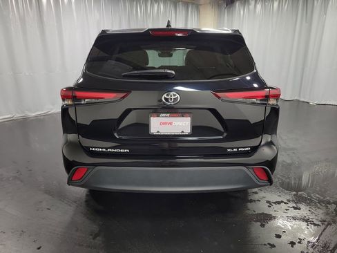 Used 2024 Toyota Highlander XLE AWD/4WD image 7