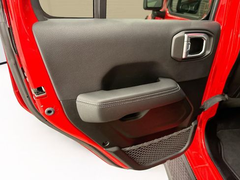 Used 2022 Jeep Wrangler Sahara w/ Cold Weather Group image 27