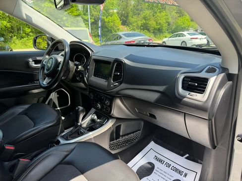 Used 2019 Jeep Compass Latitude w/ Popular Equipment Group AWD/4WD image 16