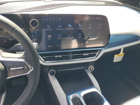 New 2025 Chevrolet Equinox EV LT image 23