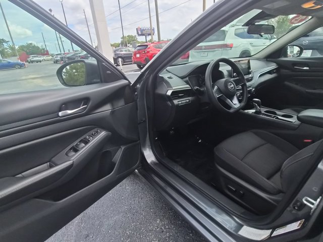 Used 2025 Nissan Altima 2.5 SV FWD image 11