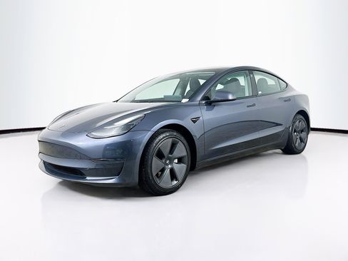 Used 2023 Tesla Model 3 Standard Range image 3
