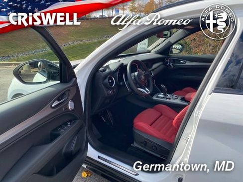 New 2025 Alfa Romeo Stelvio Sprint AWD/4WD image 21