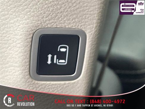 Used 2023 Chrysler Pacifica Touring-L FWD image 42