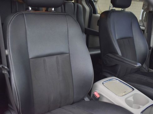 Used 2019 Dodge Grand Caravan SXT image 43