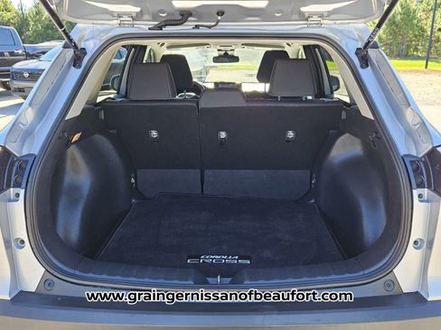 Used 2022 Toyota Corolla Cross LE image 6