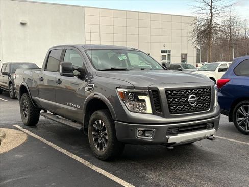 Used 2019 Nissan Titan PRO-4X w/ Pro-4x Convenience Package image 1