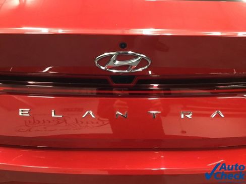 Used 2023 Hyundai Elantra Limited image 13