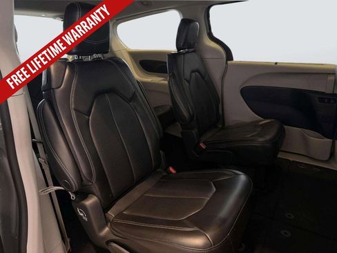 Used 2023 Chrysler Pacifica Touring-L FWD image 36