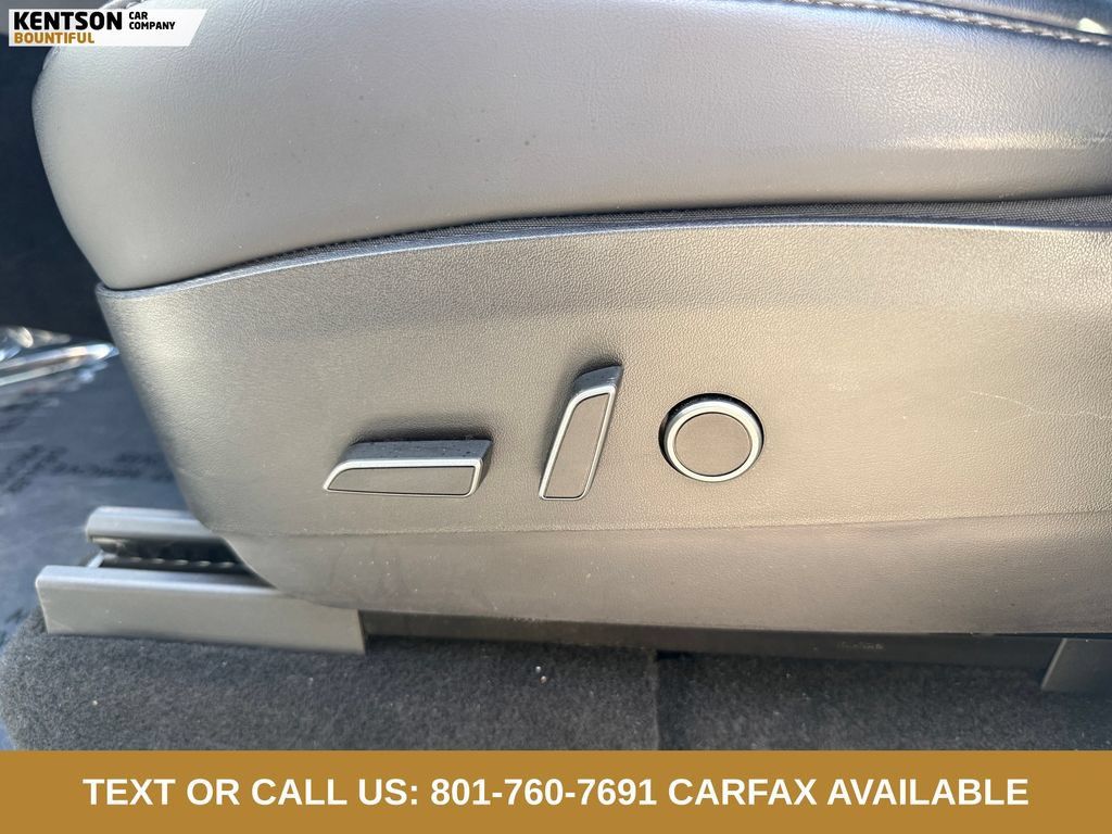 Used 2022 Tesla Model Y Performance AWD/4WD image 25