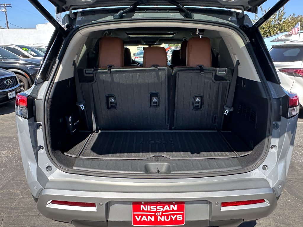 Used 2023 Nissan Pathfinder Platinum AWD/4WD image 23