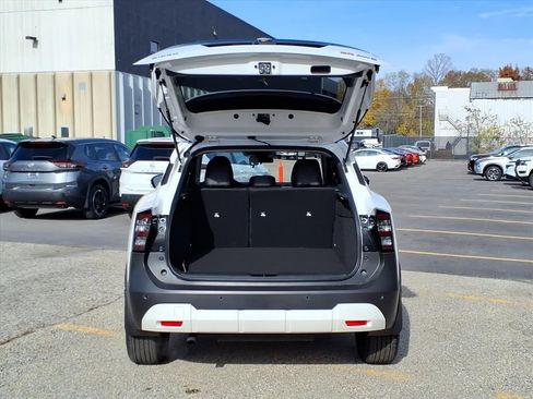 Used 2025 Nissan Kicks SR image 5