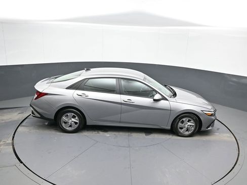 Certified 2025 Hyundai Elantra SE image 36