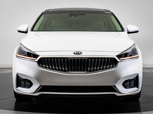 Used 2019 Kia Cadenza Technology image 2