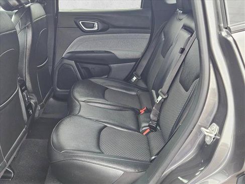 Used 2024 Jeep Compass Latitude AWD/4WD image 18
