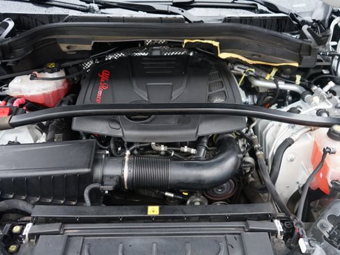 Used 2019 Alfa Romeo Stelvio Ti Lusso w/ Quick Order Package 22X Lusso image 39