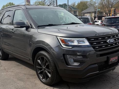 Used 2017 Ford Explorer XLT w/ Equipment Group 202A AWD/4WD image 10