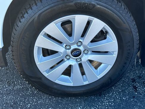 Used 2019 Subaru Outback 2.5i Premium image 9