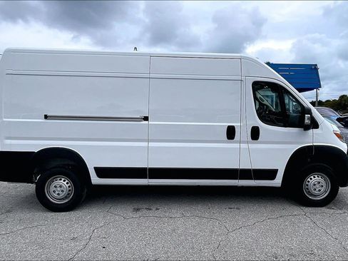 Used 2026 RAM ProMaster 2500 w/ Convenience Group FWD image 18