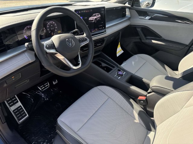 New 2026 Volkswagen Tiguan SE R-Line FWD image 13