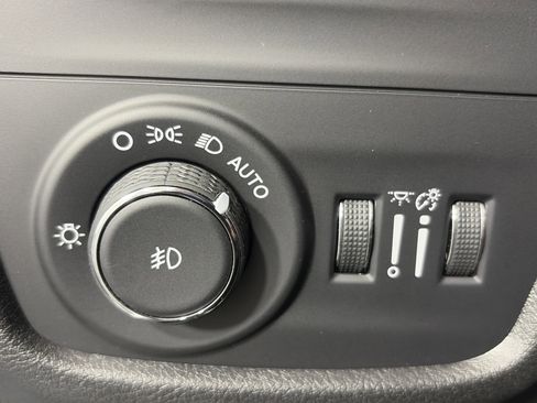 Used 2023 Jeep Grand Cherokee L Limited AWD/4WD image 38