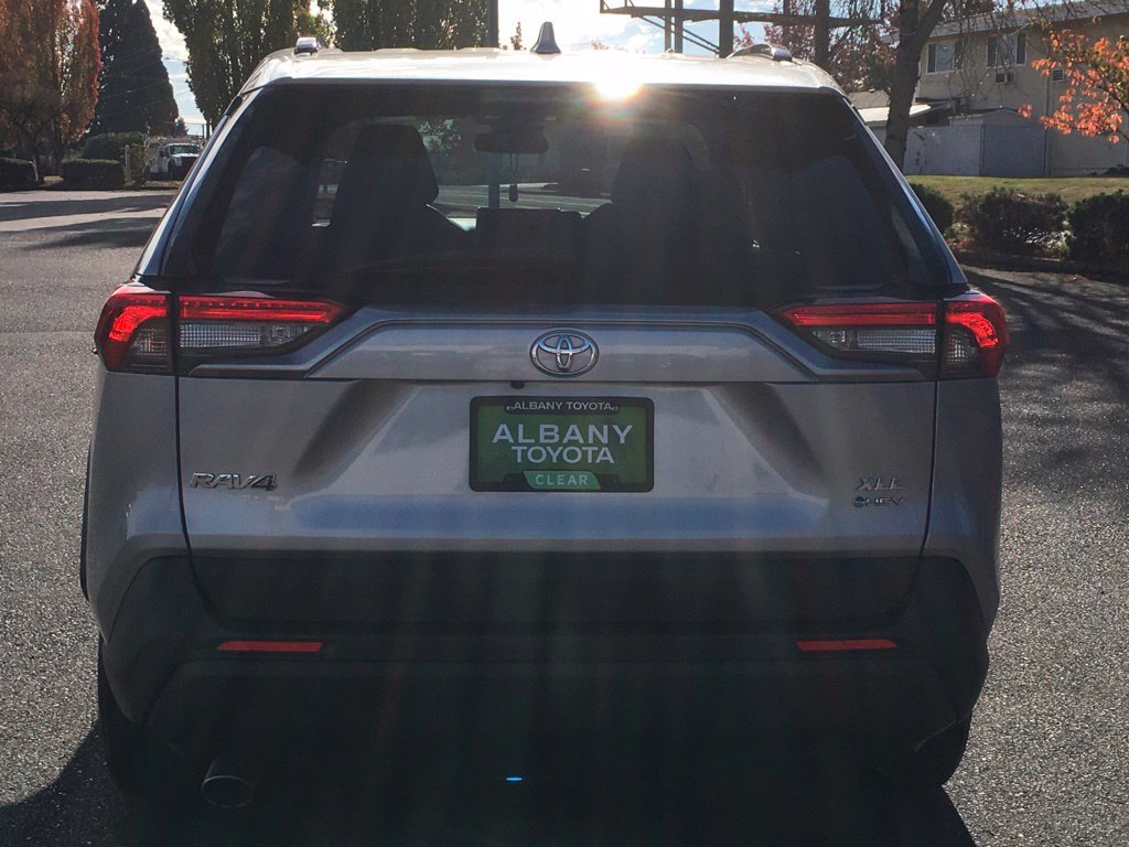 Used 2025 Toyota RAV4 XLE AWD/4WD image 6