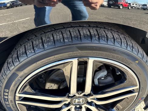 Used 2017 Honda Accord Touring image 9