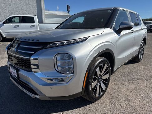 New 2026 Mitsubishi Outlander SE FWD image 3