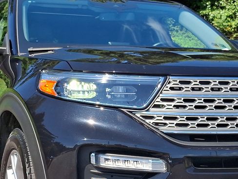 Certified 2023 Ford Explorer Limited w/ Limited Technology Package AWD/4WD image 9