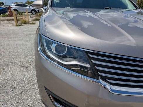 Used 2018 Lincoln MKX Reserve w/ Cargo Utility Package FWD image 10
