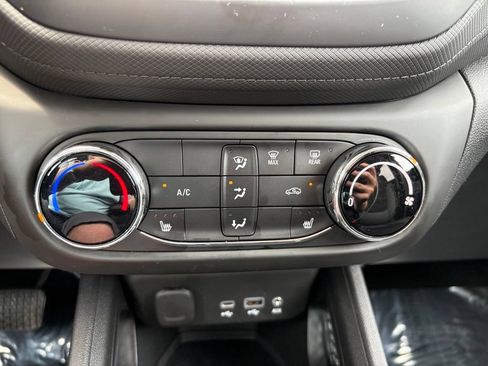 Used 2023 Chevrolet TrailBlazer LT FWD image 21