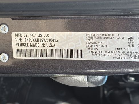 Used 2025 Jeep Wrangler Sport image 31