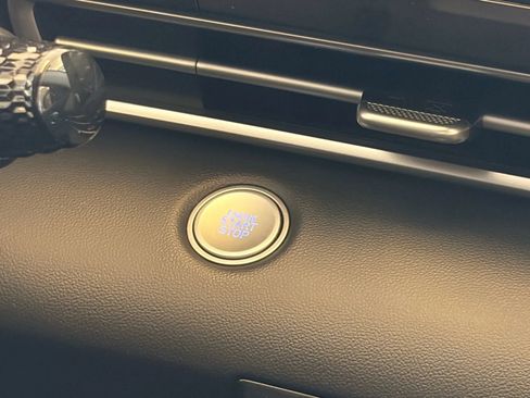 Used 2022 Hyundai Elantra SEL image 25