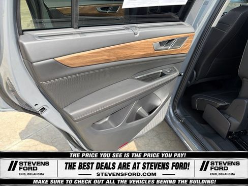 Used 2025 Volkswagen Atlas SE AWD/4WD image 38