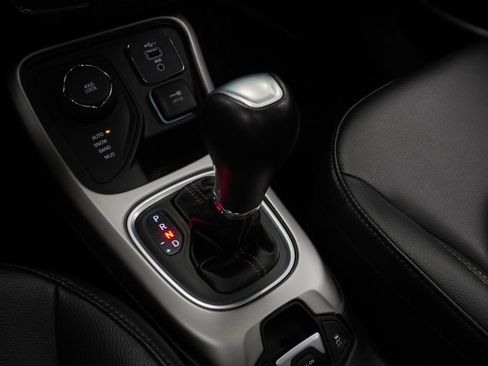 Certified 2020 Jeep Compass Latitude image 37