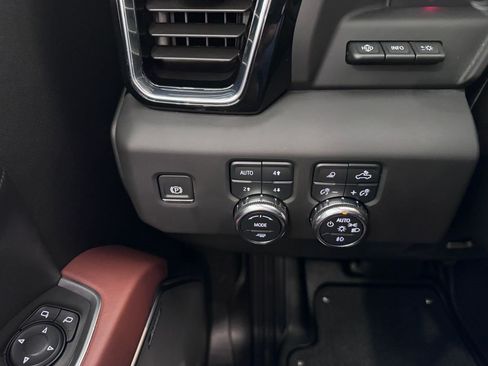 Certified 2025 GMC Sierra 3500 Denali Ultimate AWD/4WD image 23