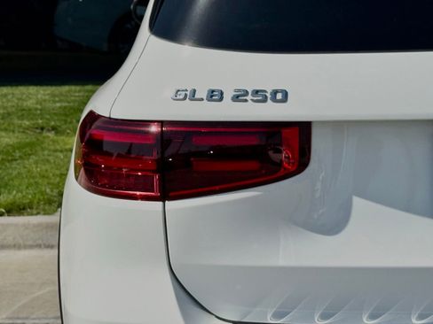 Used 2026 Mercedes-Benz GLB 250 image 10