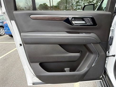 Certified 2025 Chevrolet Suburban LS image 21