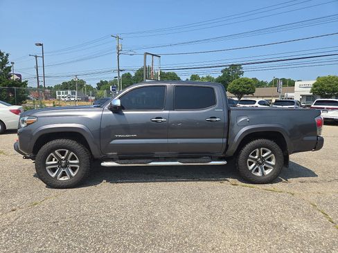 Used 2018 Toyota Tacoma Limited AWD/4WD image 8