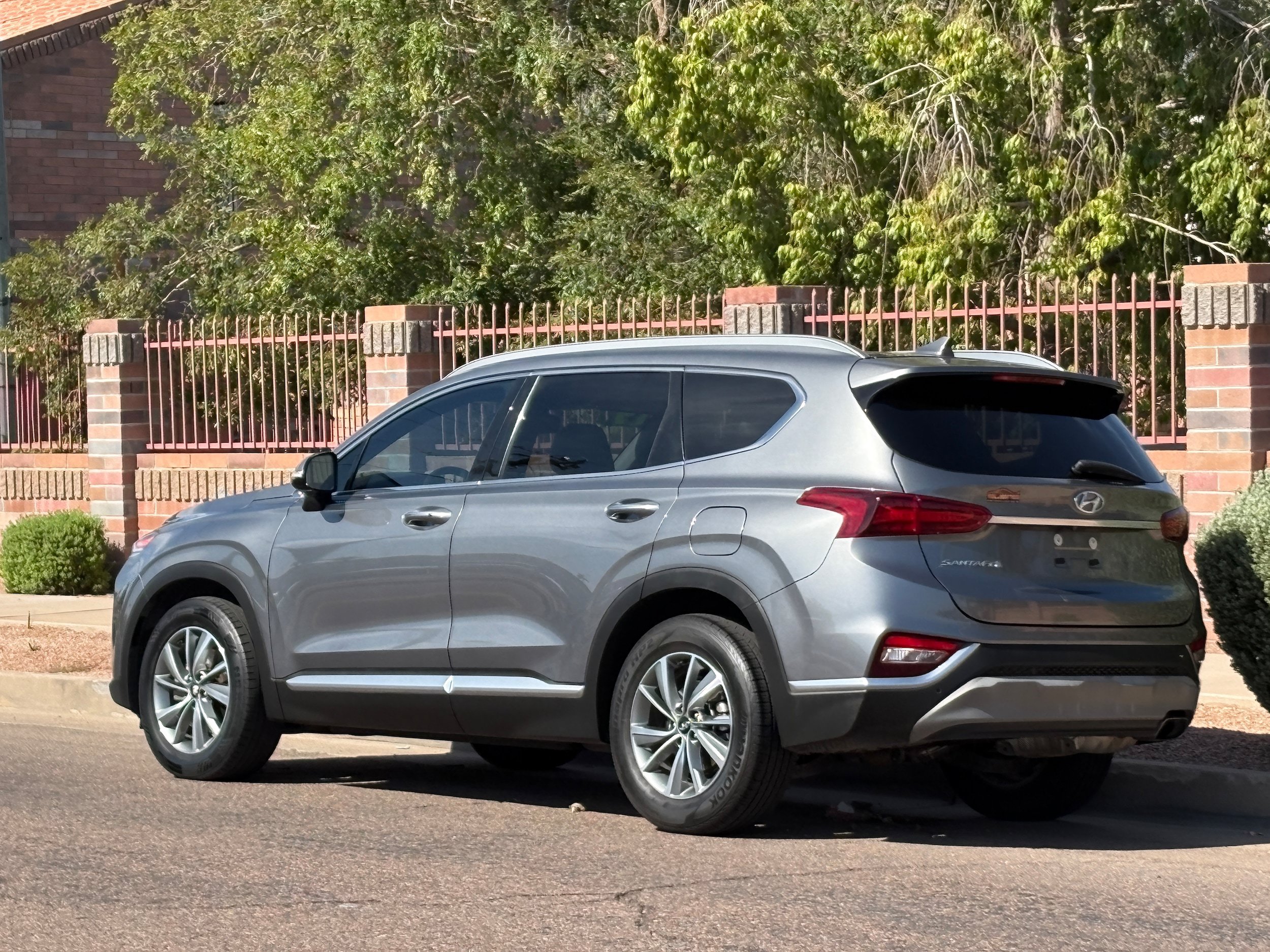 Used 2019 Hyundai Santa Fe Limited FWD image 4